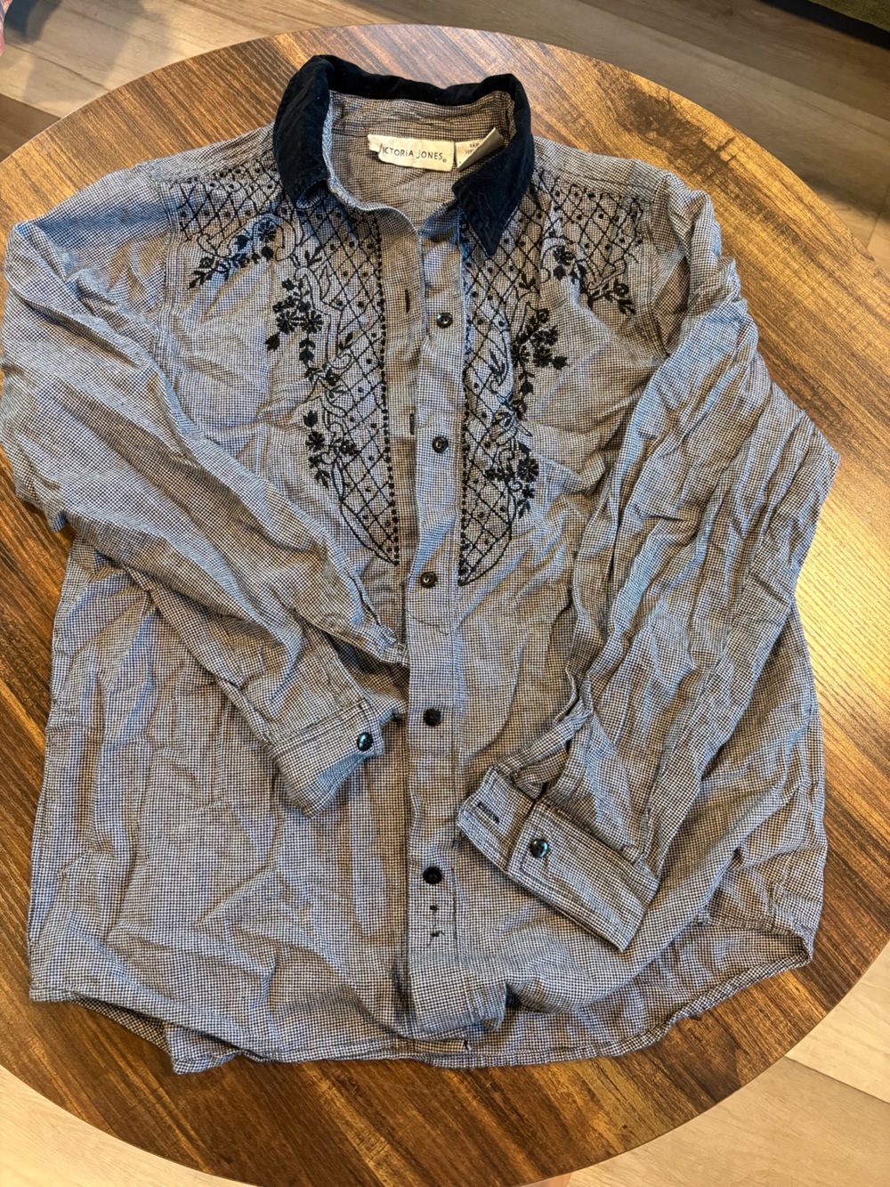 Victoria Jones Woman Grey Button-Down Shirt with Black Embroidery